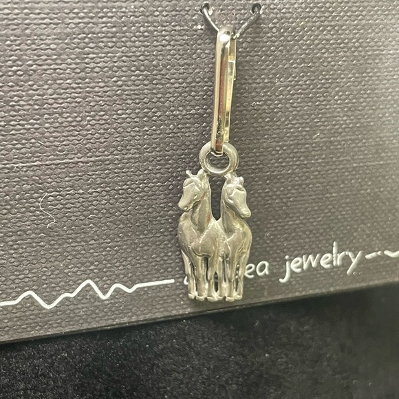 Chelsea Pewter Horses Zipper Pull or Pendant - Picture 2 of 5